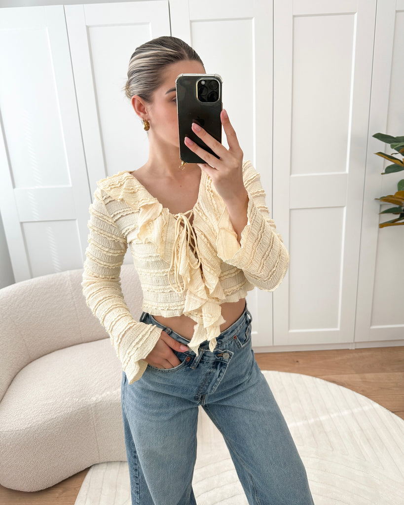 Gele kanten top met wijd uitlopende mouwen, franjes en strik detail