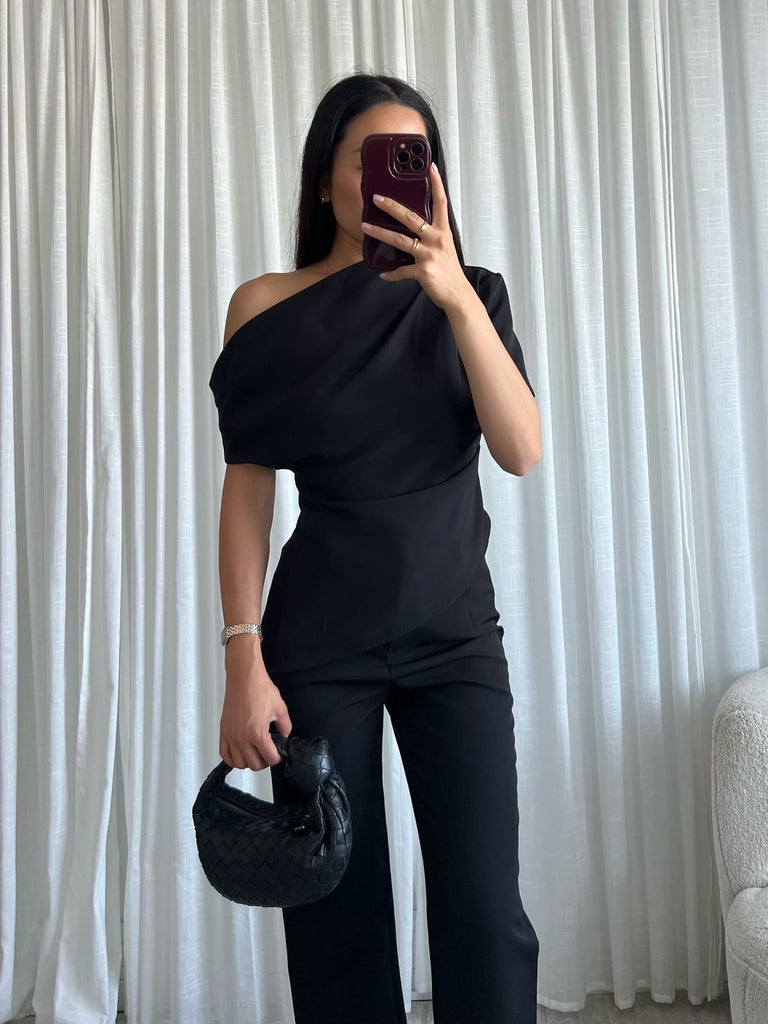 Zwarte asymmetrische one shoulder top met gedrapeerd effect