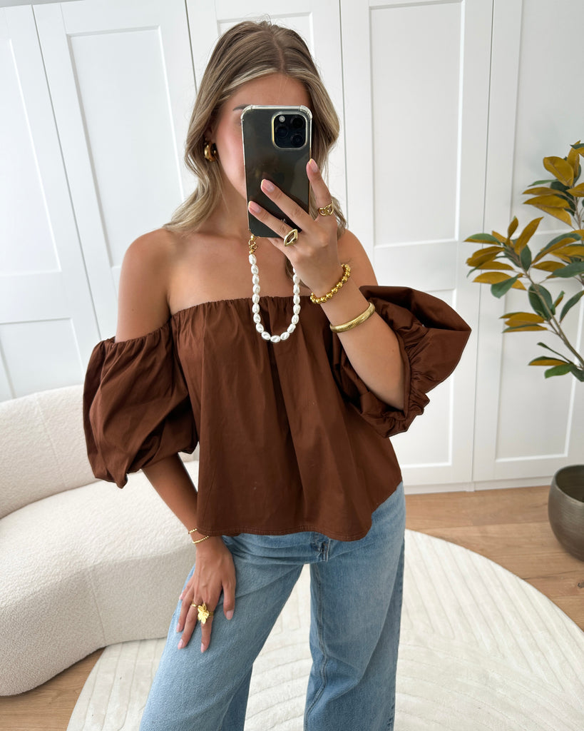 Bruine katoenen off shoulder blouse met korte puffy mouwen