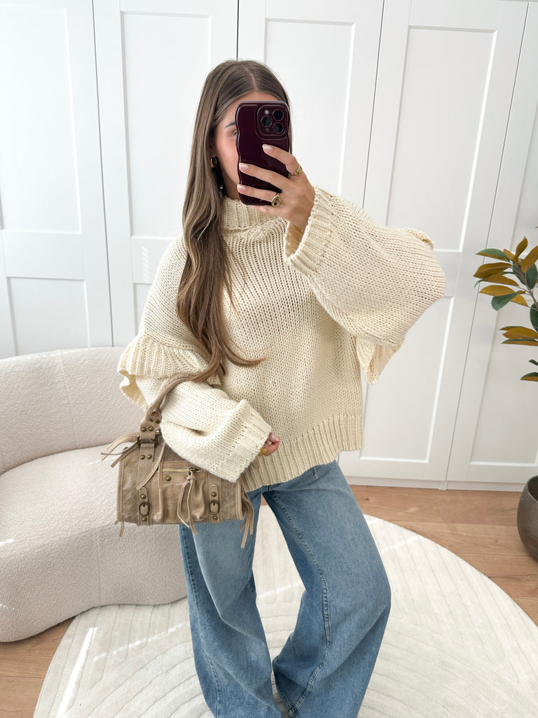 Creme oversized col trui met details op de mouwen