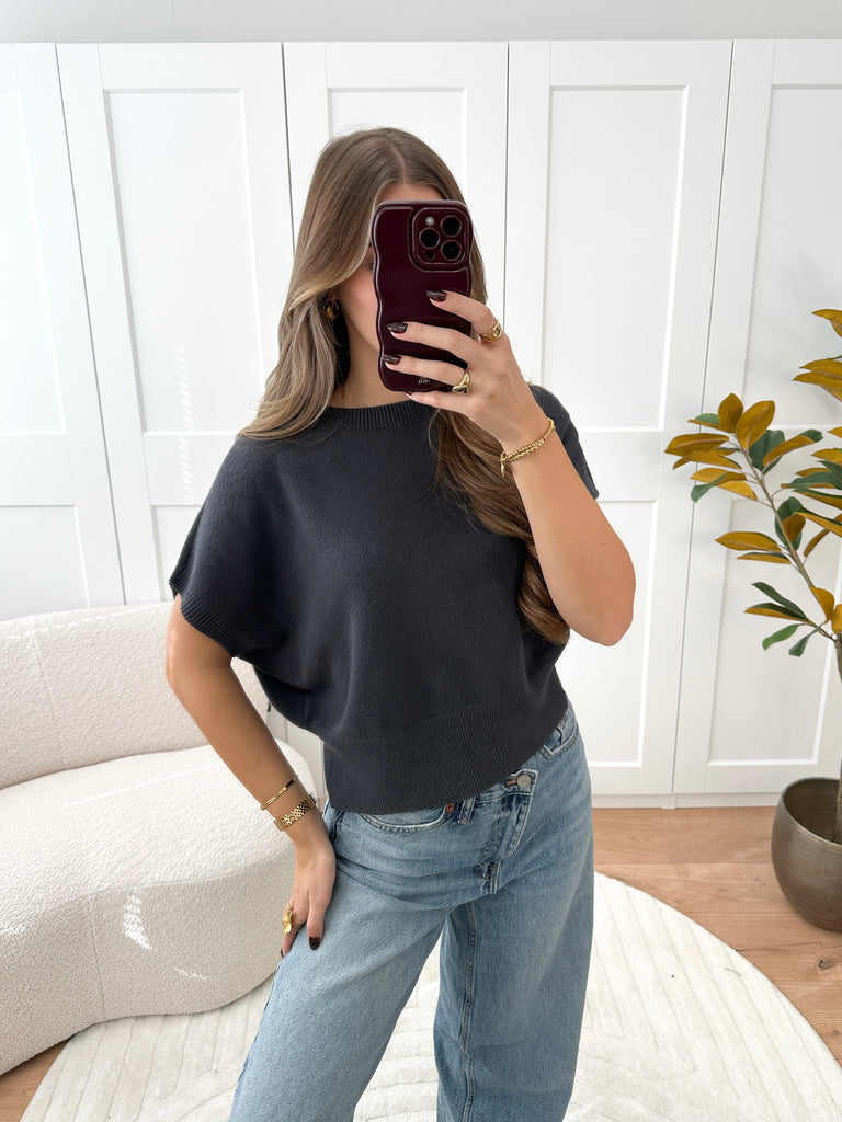 Grijze vlinder model top met korte mouwen