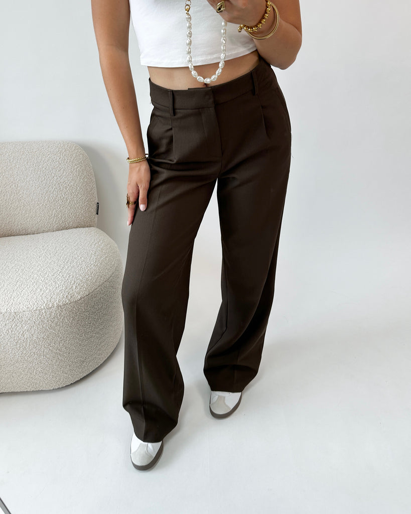Bruine wijde pantalon met bijpassende blazer