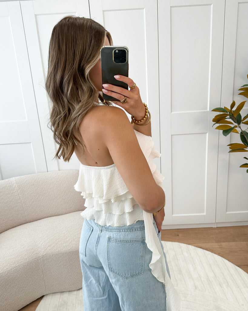 Creme halter ruffle topje met slierten aan de zijkant