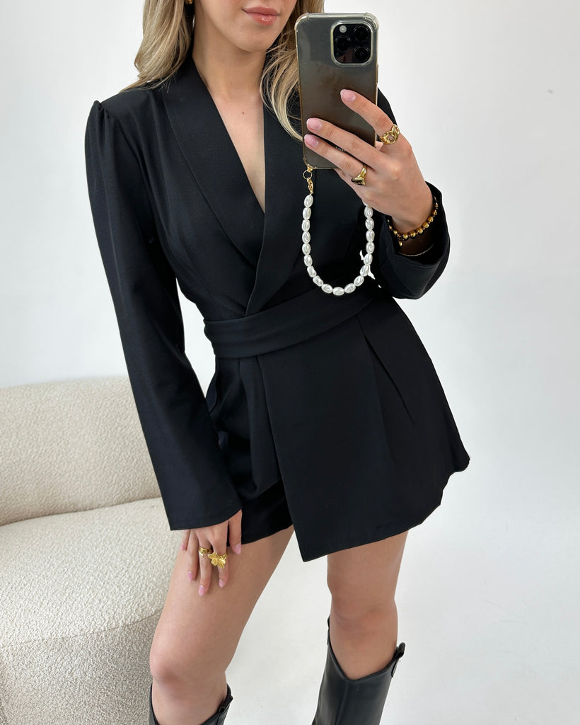 Zwarte playsuit met tailleband en pof mouwen