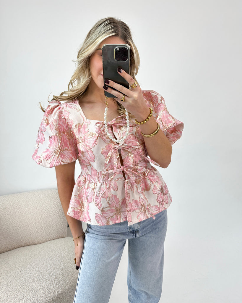 Lichtroze jacquard top met pof mouwen, bloemen opdruk en strikjes