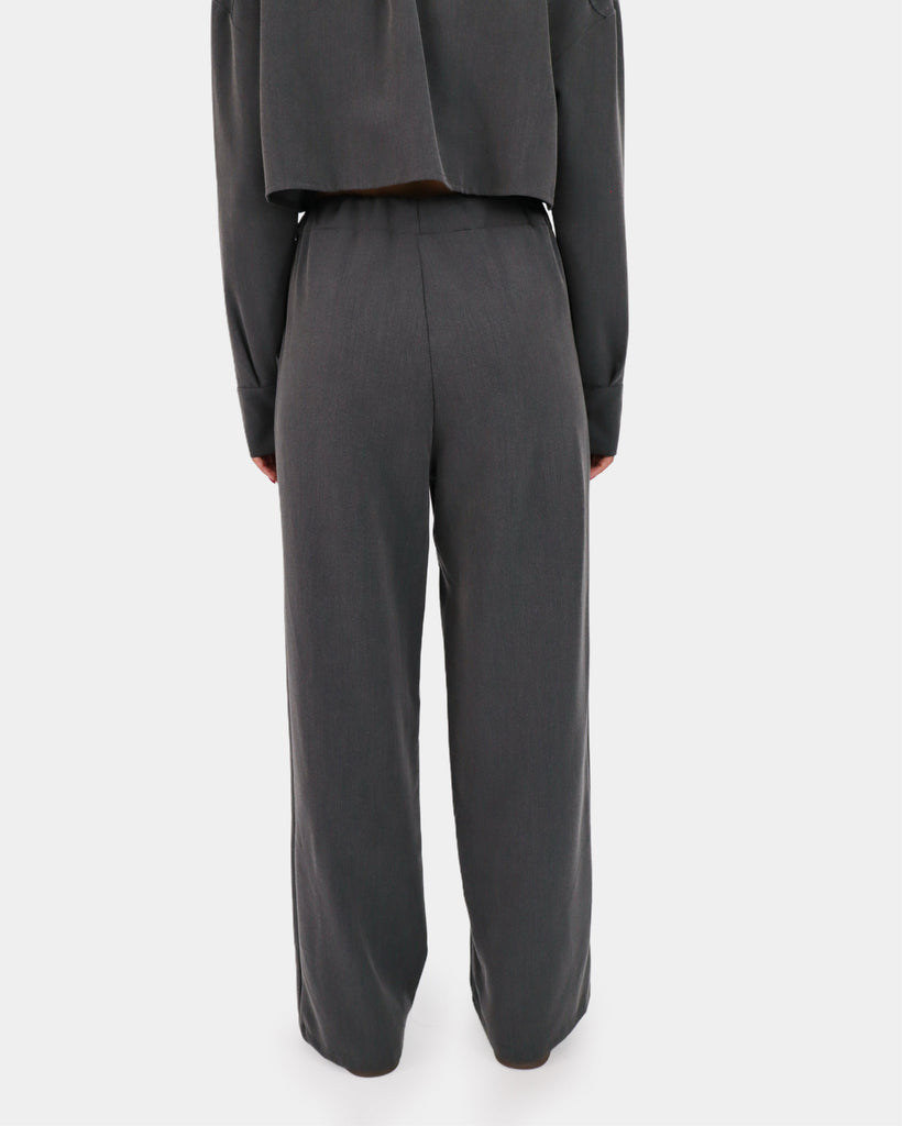 Grijze set met pantalon en blouse