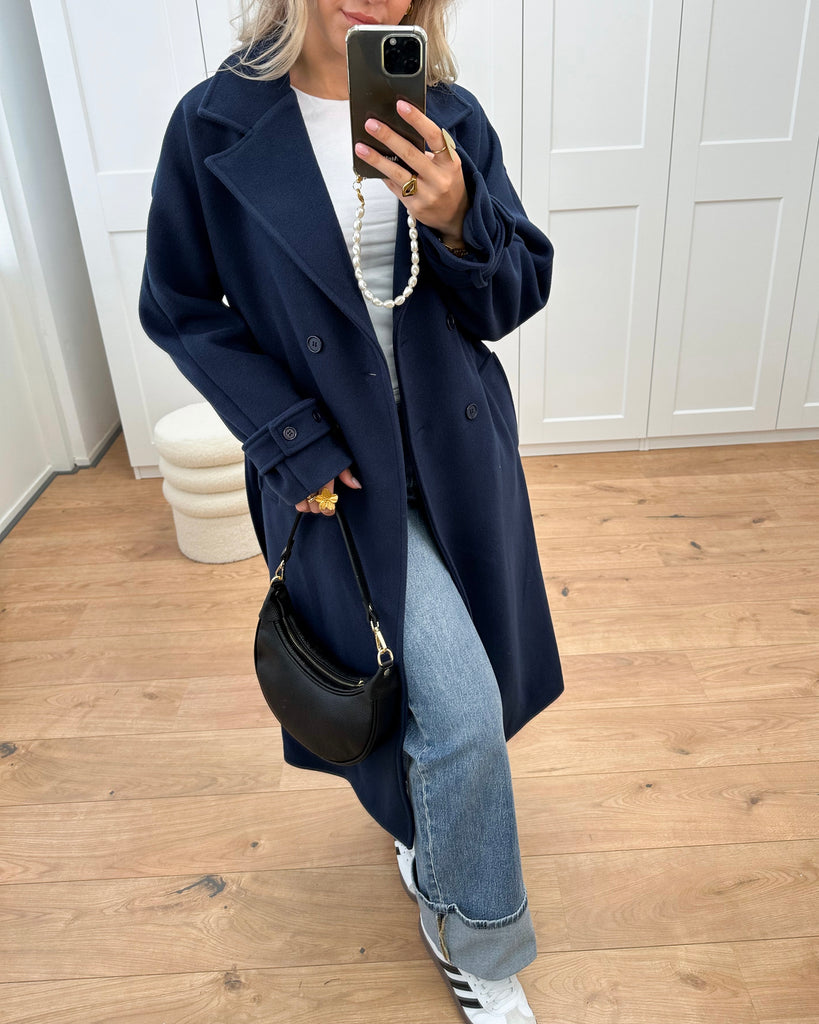 Donker blauwe lange trench coat met knoop sluiting en strik detail