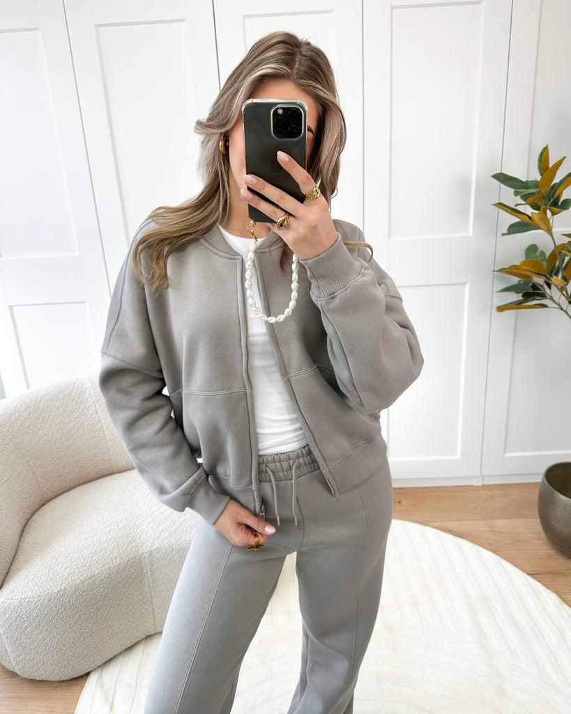Taupe jogging set met broek en vest