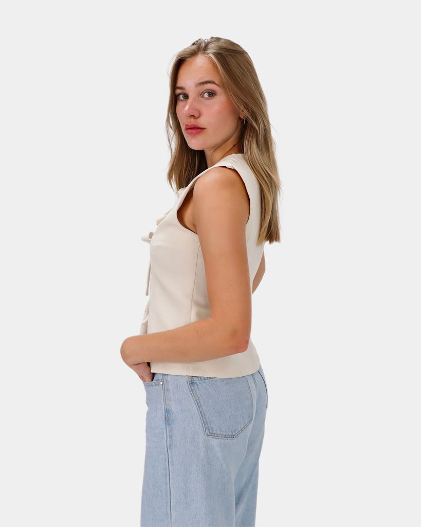 Beige gilet met strikjes aan de voorkant