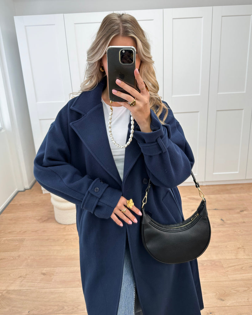 Donker blauwe lange trench coat met knoop sluiting en strik detail