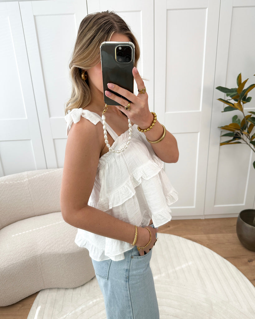 Witte flowy top met ruffles en strikjes op de schouders