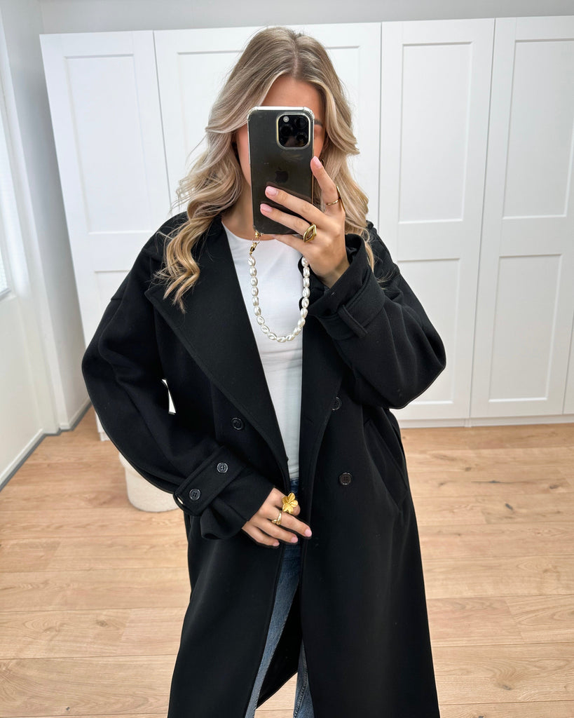 Zwarte lange trench coat met knoop sluiting en strik detail