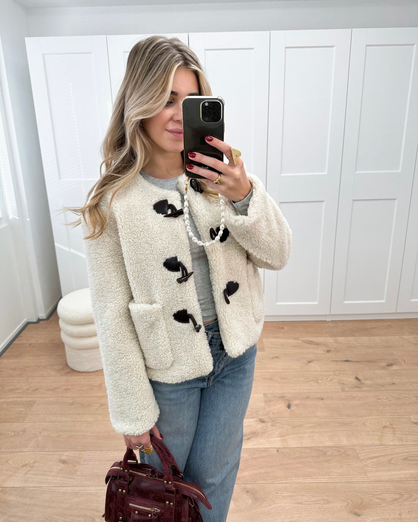 Wit/creme teddy/boucle jacket met bruine knopen en zakken