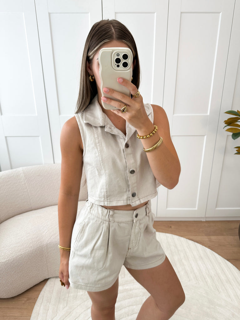 Creme denim set met gilet en shortje