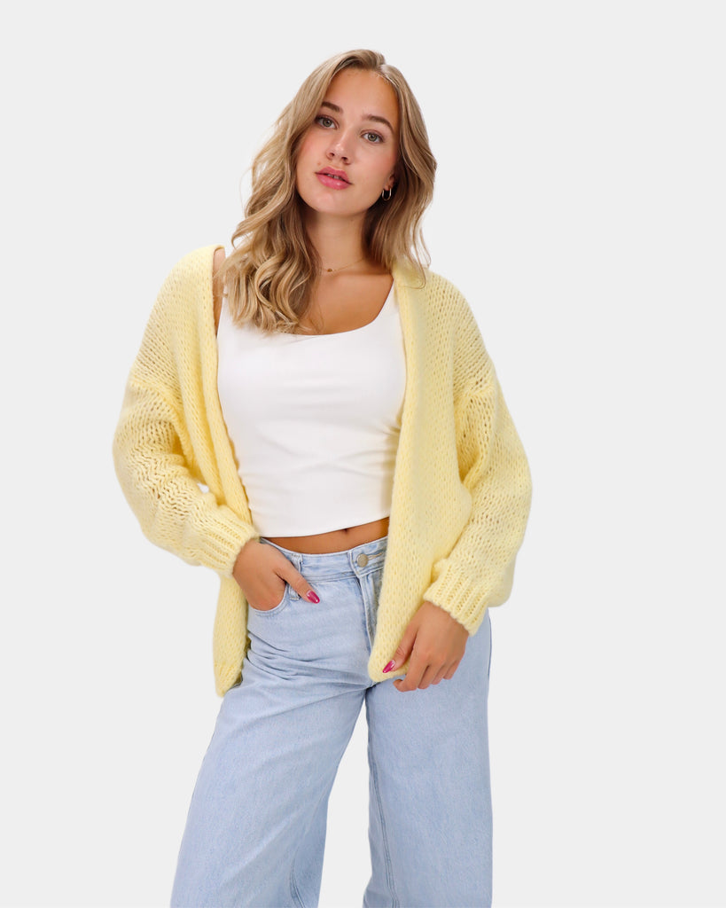 Gele gebreide wollen vest