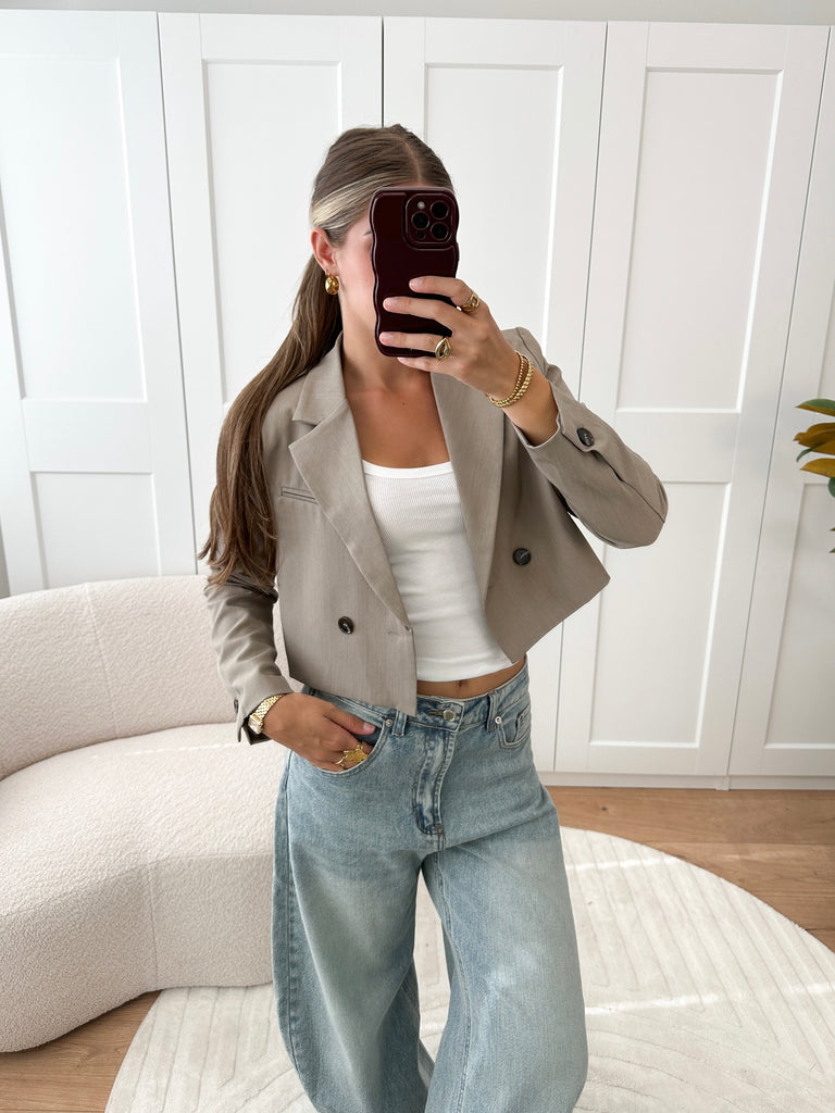 Taupe cropped blazer met dubbele knoopsluiting