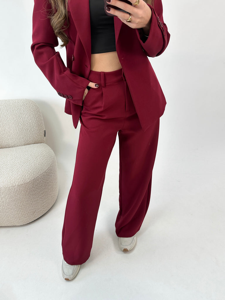 Bordeaux rode getailleerde pantalon, met bijpassende blazer