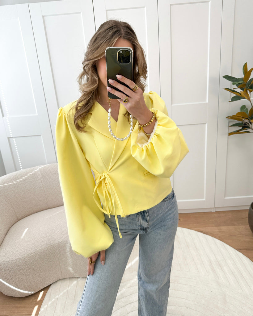 Gele wrap blazer met strik detail en ballon mouwen