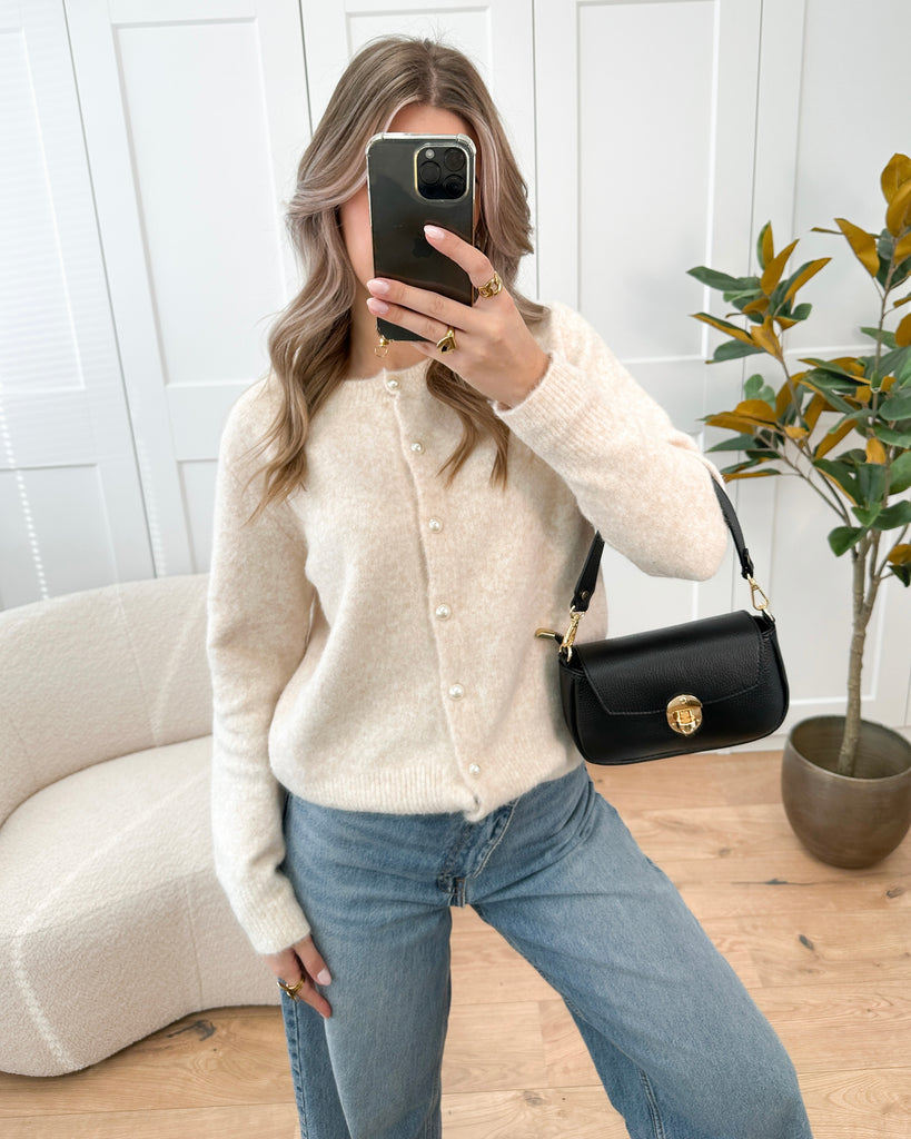 Beige vest met parel knoopjes