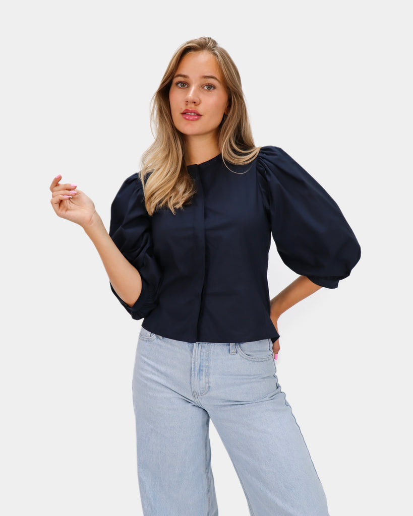 Donker blauwe blouse met pof mouwen