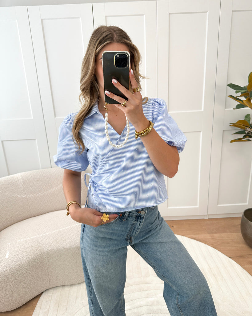 Blauwe strass wrap blouse met strik detail en korte pof mouwen 