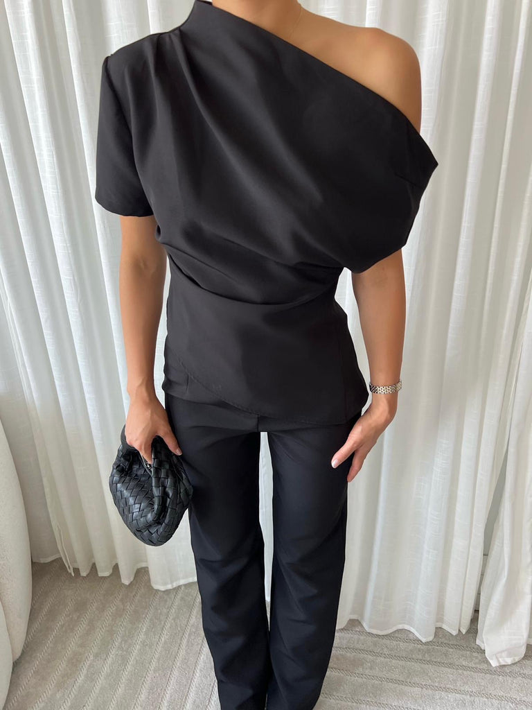 Zwarte asymmetrische one shoulder top met gedrapeerd effect