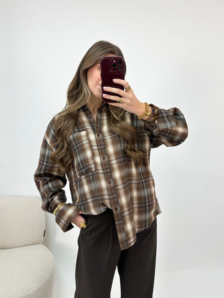 Bruin/beige geruite oversized blouse met knoopsluiting en zakjes op de borst