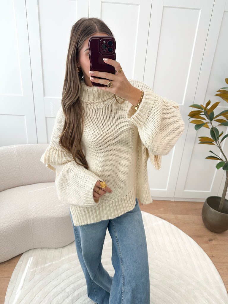 Creme oversized col trui met details op de mouwen