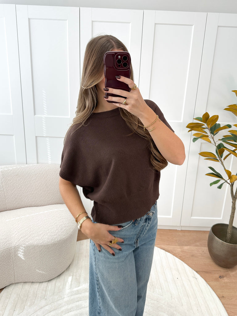 Bruine vlinder model top met korte mouwen