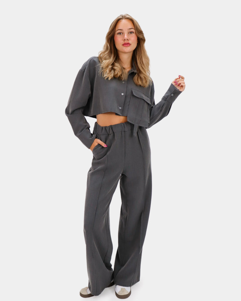 Grijze set met pantalon en blouse