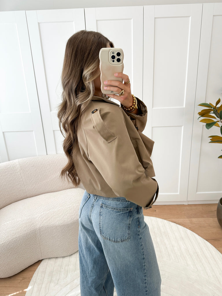 Taupe/bruine gevoerde cropped trench coat jas