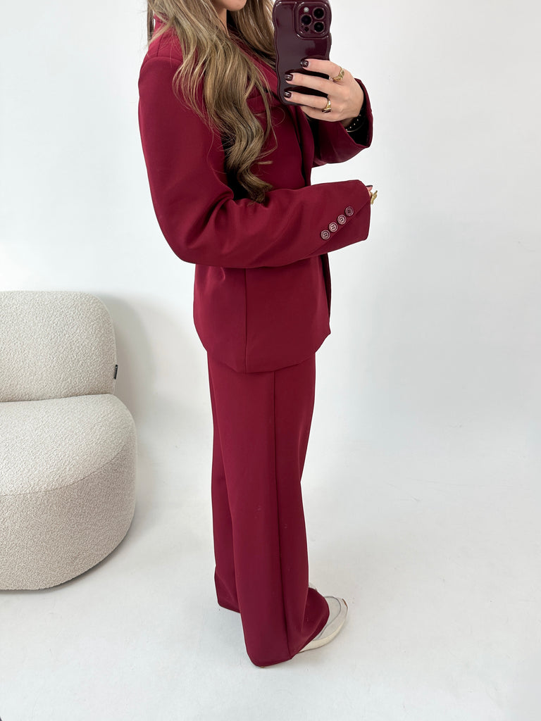 Bordeaux rode getailleerde pantalon, met bijpassende blazer