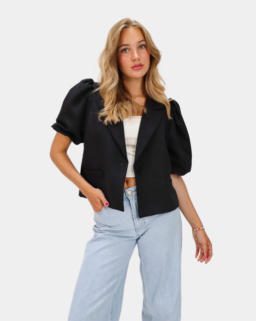 Zwarte korte blazer met pof mouwen