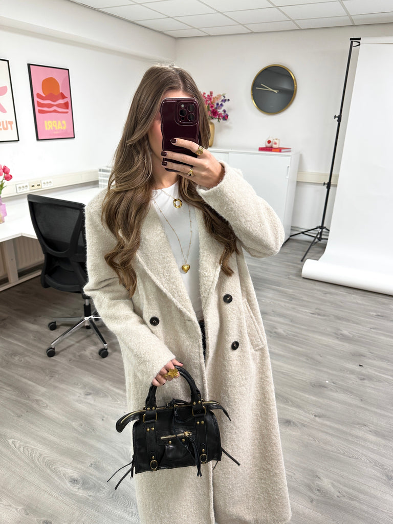 Creme lange gevoerde furry coat met knoopsluiting en steekzakken