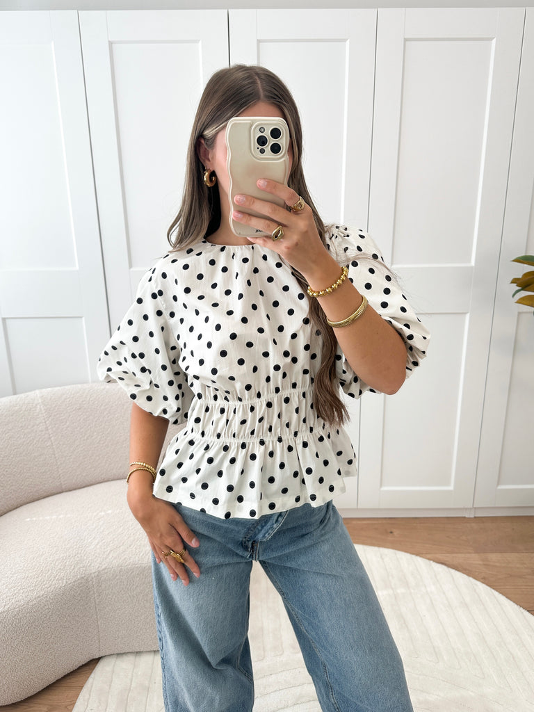 Witte blouse met zwarte stippen en pof mouwen