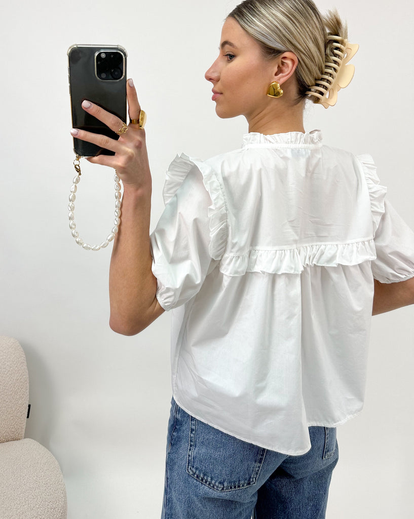 Witte katoenen blouse met korte pof mouwen en ruffles