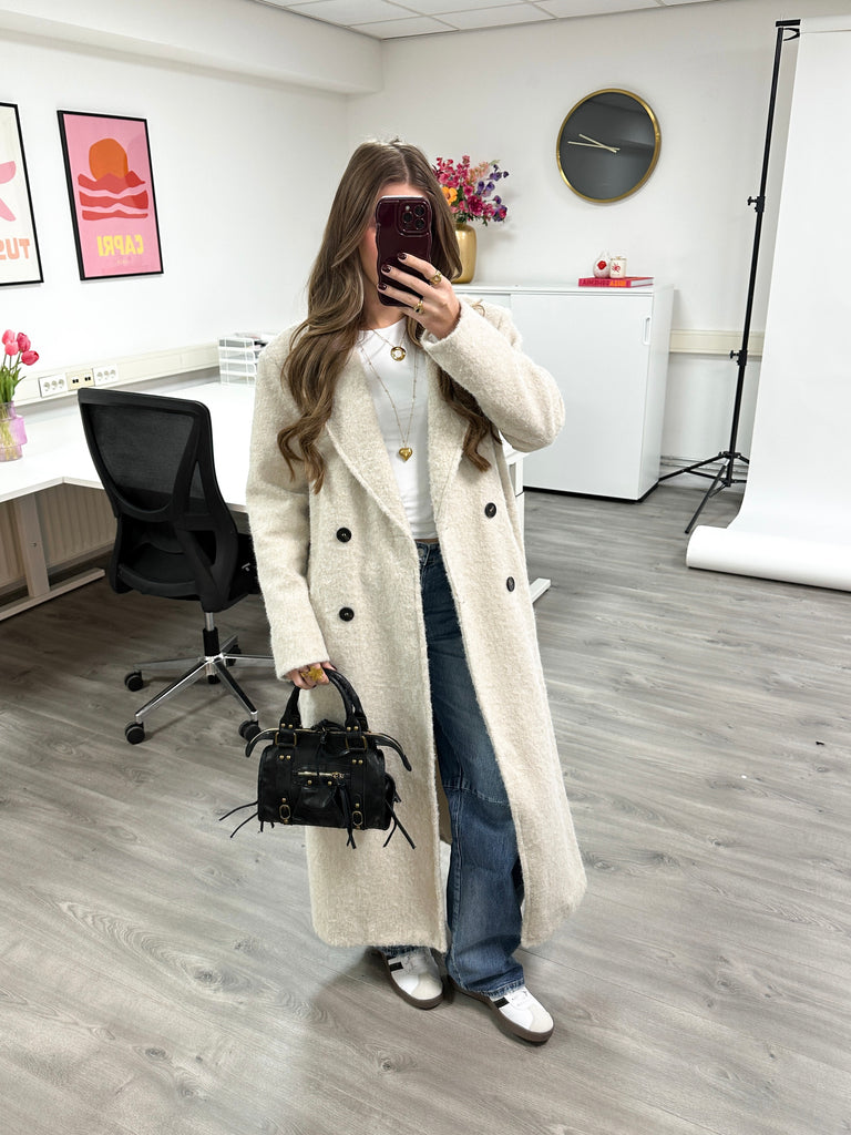 Creme lange gevoerde furry coat met knoopsluiting en steekzakken